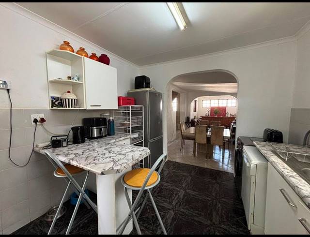 3 BEDROOM HOUSE FOR SALE IN WESTDENE